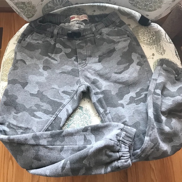 Levi’s Grey Camo Knit Jogger - youth large (12-13 years) - Picture 1 of 7